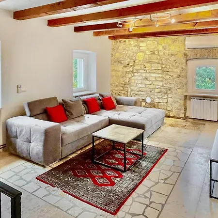 Gorgeous In With Heated Swimming Pool * Momjan