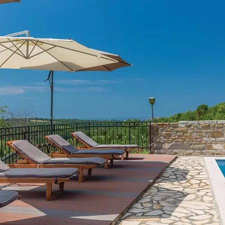 Сasa de vacaciones Gorgeous In With Heated Swimming Pool *