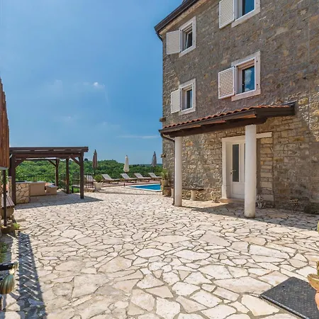 Gorgeous In With Heated Swimming Pool * Momjan