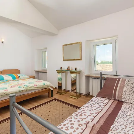 Gorgeous In With Heated Swimming Pool *
