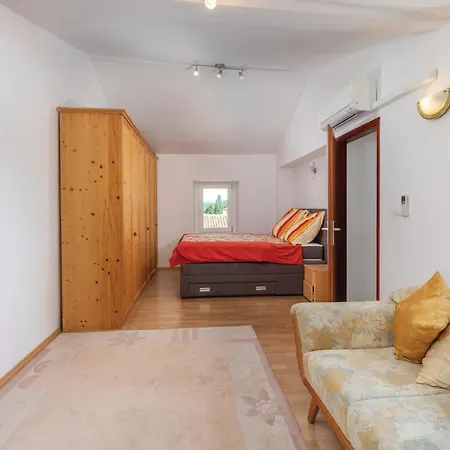 Gorgeous In With Heated Swimming Pool Сasa de vacaciones Momjan