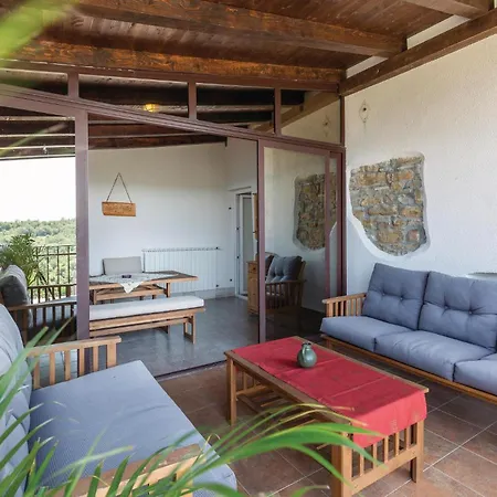 Сasa de vacaciones Gorgeous In With Heated Swimming Pool Momjan
